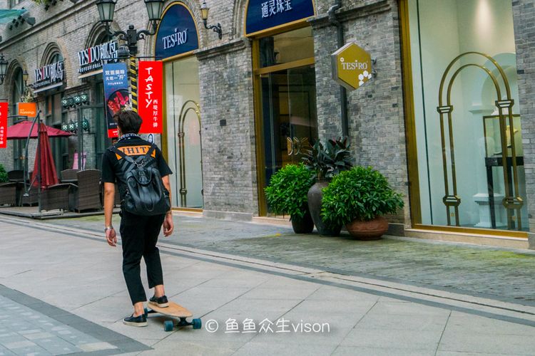 武汉的江汉路是中国最长的步行街,武汉最大最经典的步行街