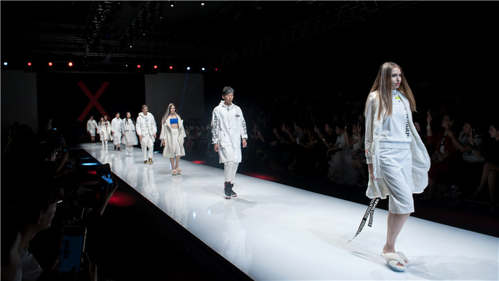 时尚播报┃X132星球时尚发布会自嗨到爆！