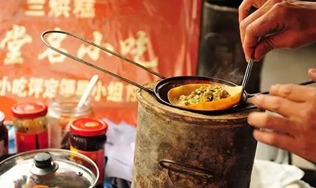 成都附近的旅游景点推荐四姑娘山,距成都五个多小时的地方