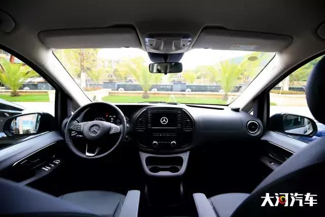奔驰威霆丐版7座商务车试驾,奔驰威霆v260l试驾