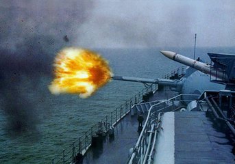 日本人评论中国舰艇055视频,日本人怎么看待中国海军