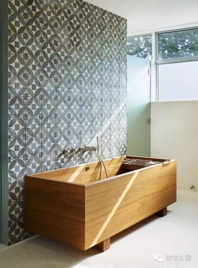 卫生间浴缸木头设计效果图,温泉式浴缸装修