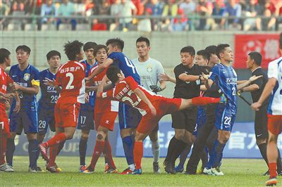 赛场冲突最新消息,赛场冲突足球