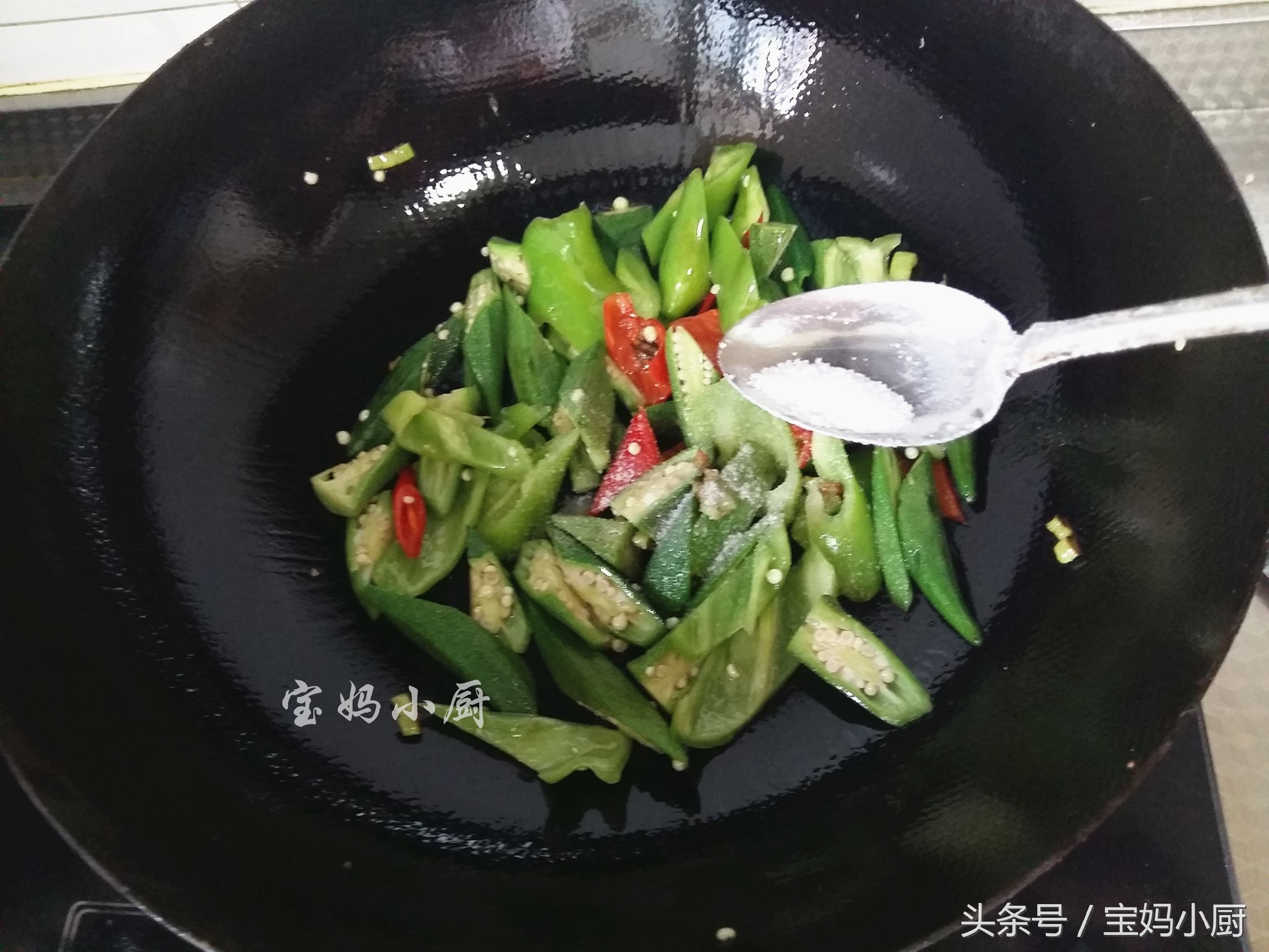这才是真正的下饭菜做法,分享一道秋葵最营养最美味的做法