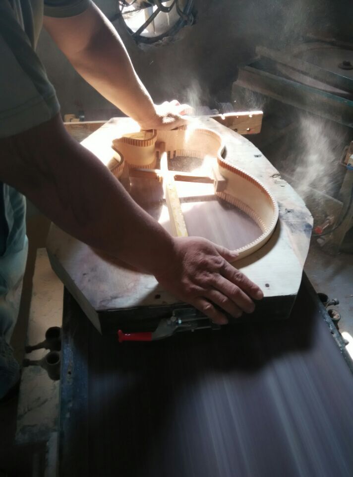 (多图)你很难猜到做一把普通木吉他居然要......