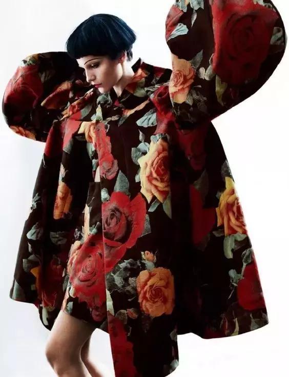 时日谈丨不仅仅是小红心川久保玲的解构主义风格探析