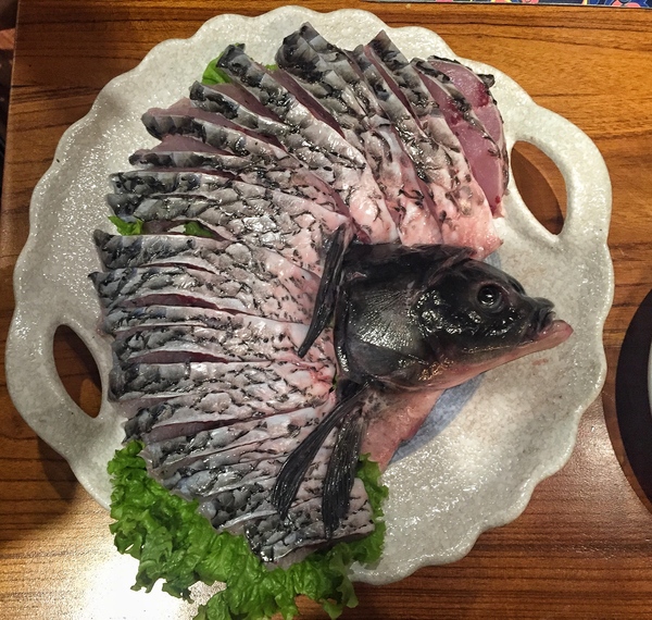 石锅鱼好处,原生态石锅鱼美味