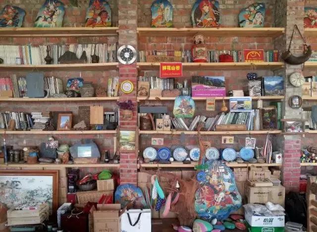 成都附近的旅游景点推荐四姑娘山,距成都五个多小时的地方