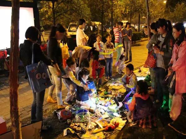 夜市发光产品摆地摊,夜市摆地摊最火爆的产品