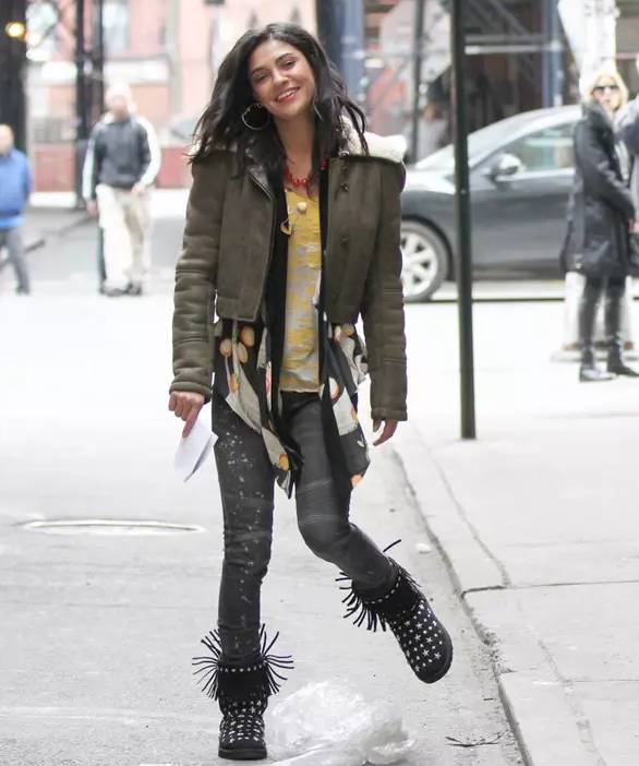 适合小个子冬天穿的雪地靴,腿短穿马丁靴还是雪地靴