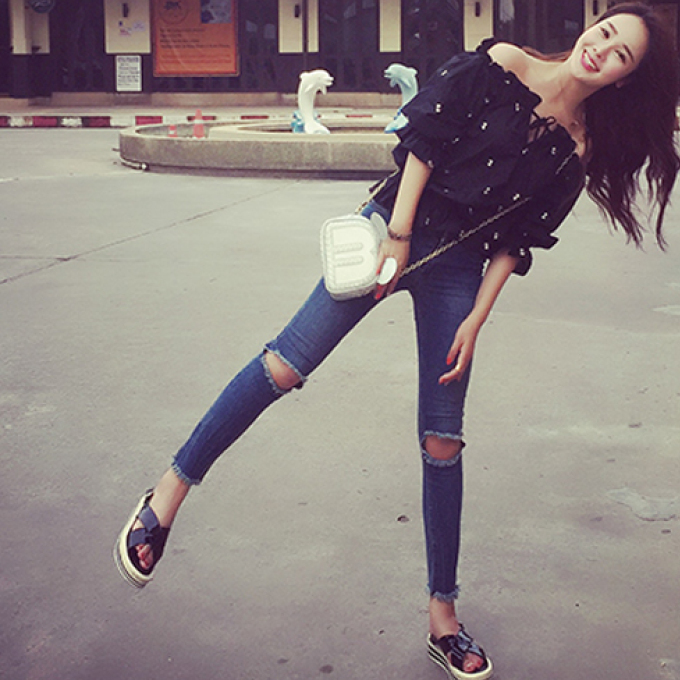 老妈，我这裤子上的破洞是潮流不要给我补起来