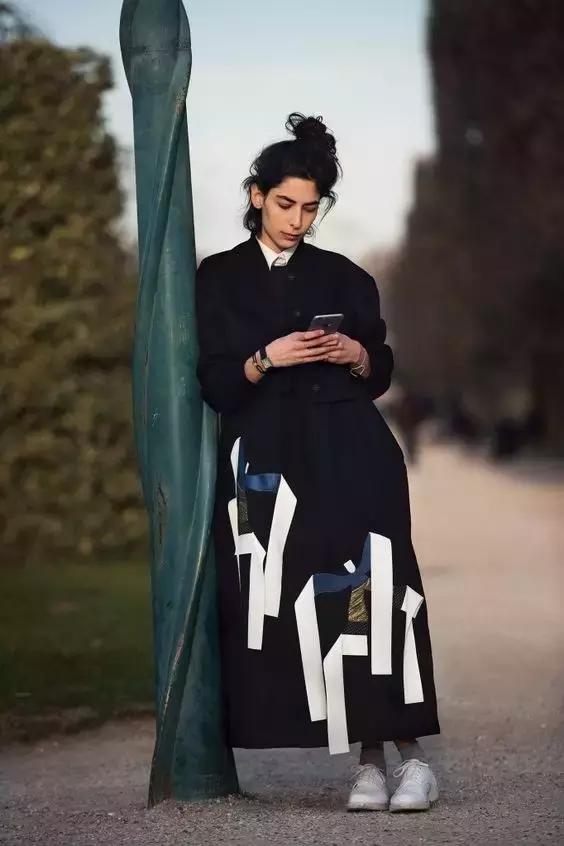 时日谈丨不仅仅是小红心川久保玲的解构主义风格探析