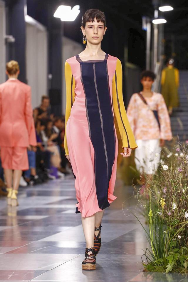 让PaulSmith七彩条纹包成为你肩头的整个春天