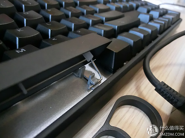 国产轴请继续努力!曜越TteSPORTS波塞冬ZRGB背光机械键盘评测