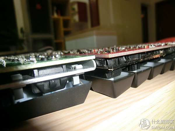 国产轴请继续努力!曜越TteSPORTS波塞冬ZRGB背光机械键盘评测