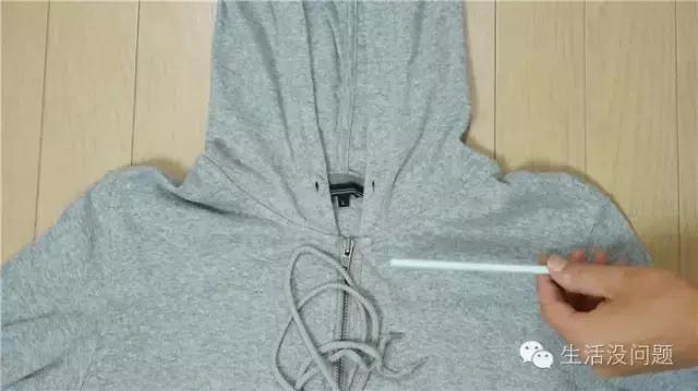 衣服绳子抽出来了怎么穿回去,衣服的松紧绳怎么穿进去的