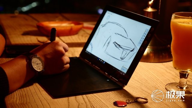 联想把30多年的笔记本键盘颠覆了,取消按键还能在上面画画
