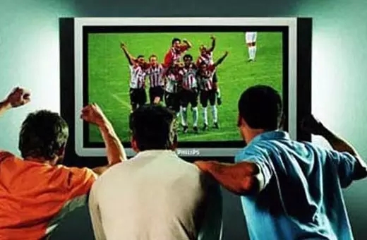 为啥男生爱女生,为什么中年男人都喜欢足球