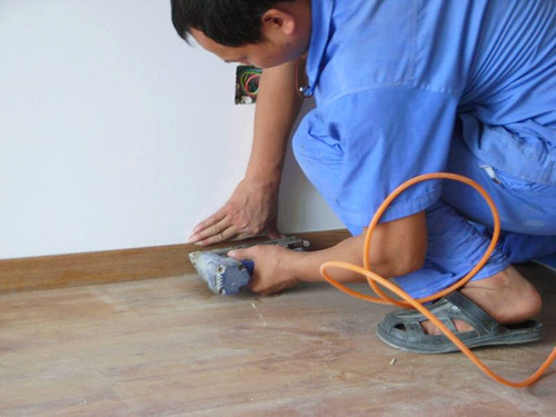 踢脚线什么时候安装,踢脚线什么时候安装合适铝合金