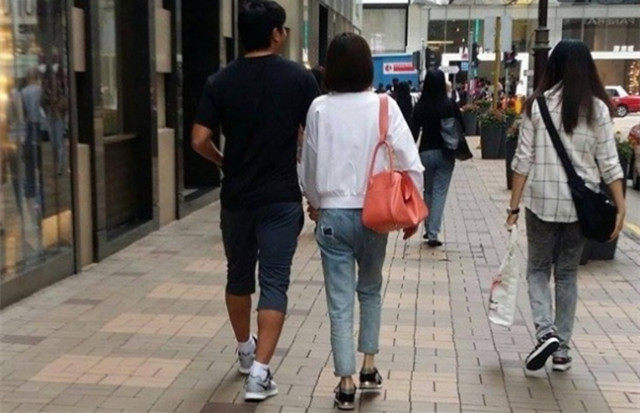 国足出国打比赛带的行李,国足回国带奢侈品