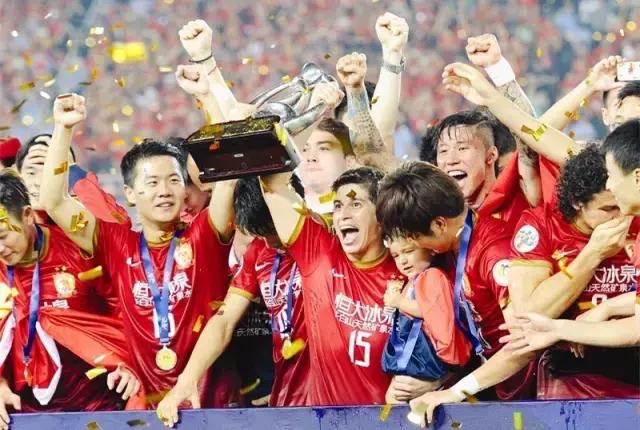 许家印亏了多少亿,许家印喝最新鲜的恒大冰泉