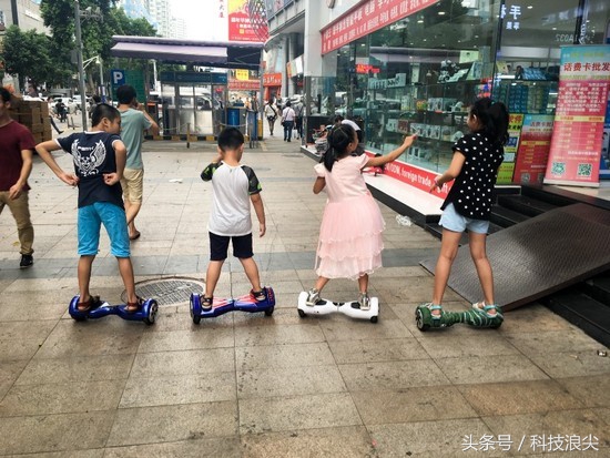 美国人看深圳华强北,华强北黑色无人机