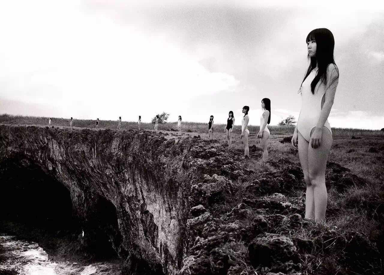 神思远丨少女有一些神性，不近人世肢体完美