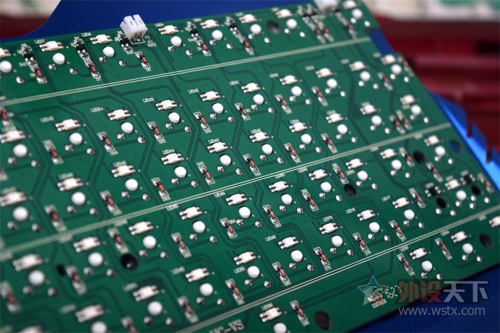 烧友拆解美队也逃不出我的魔掌宜博美队版拆解