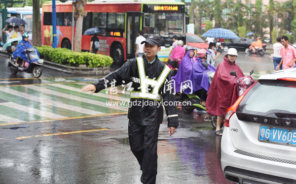 车水马龙中“眼观六路”