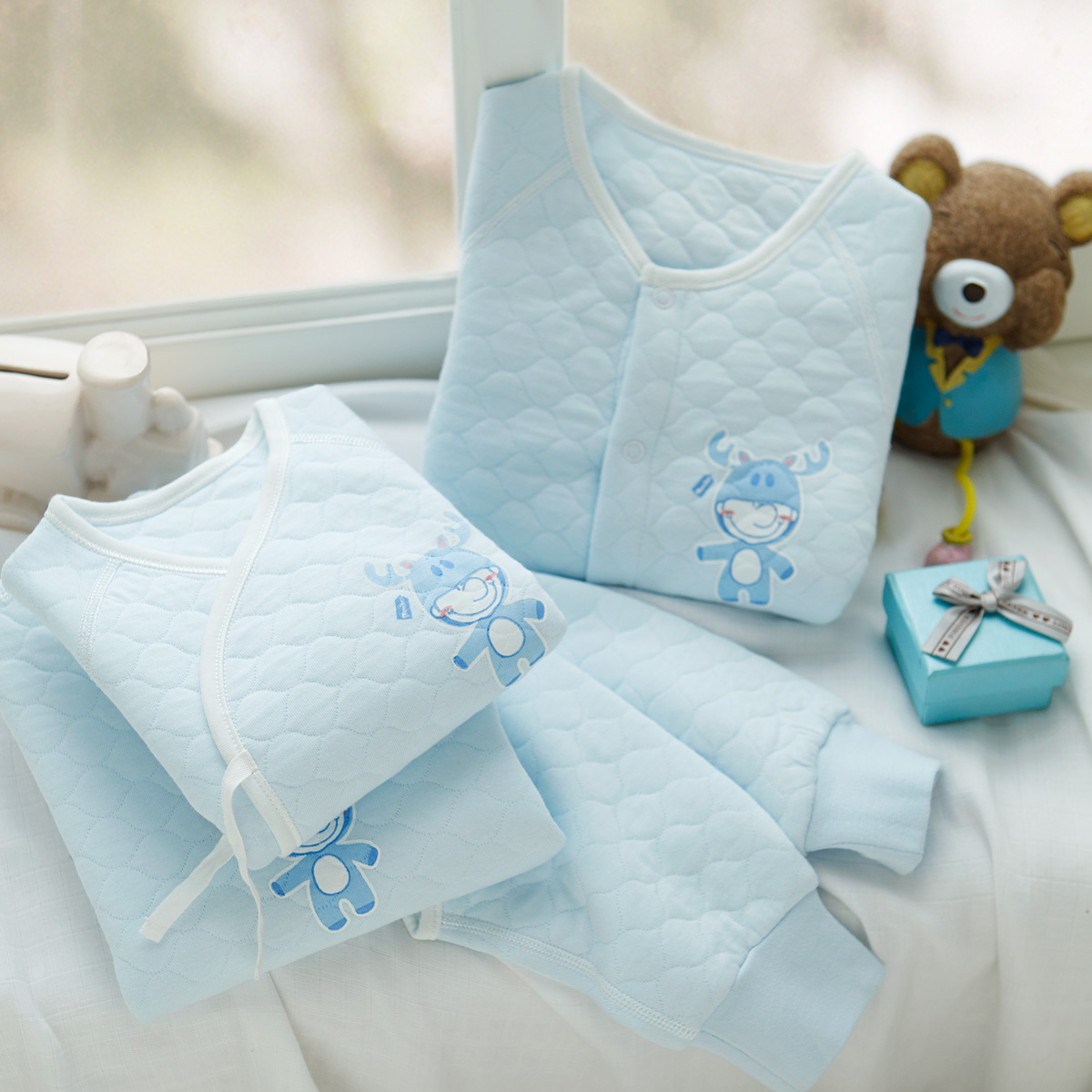 新生婴儿冬衣服怎么选,如何给儿童选择冬衣