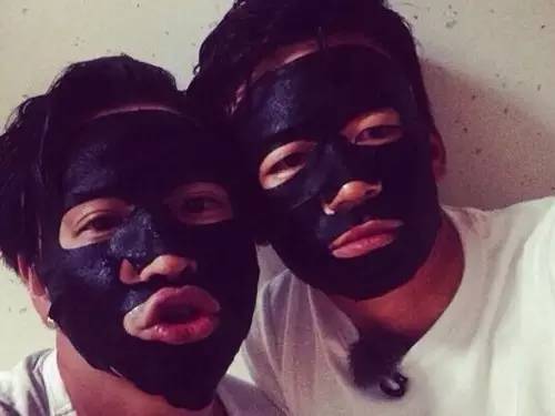 好用到哭的黑面膜,自带精华的黑面膜