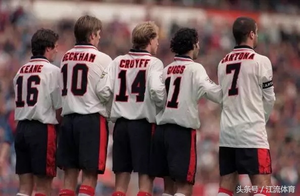 足坛十大防线,盘点足坛三大惊天的圆月弯刀