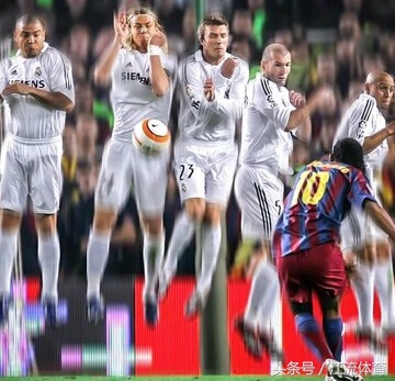 足坛十大防线,盘点足坛三大惊天的圆月弯刀