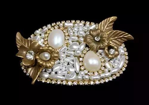 老房子里收藏有100万颗纽及巧手妈妈家族三代人缝缝补补的故事