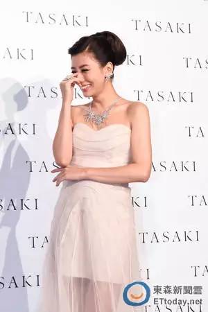 贾静雯三胎是剖腹产还是顺产,贾静雯三胎顺产还是剖腹产