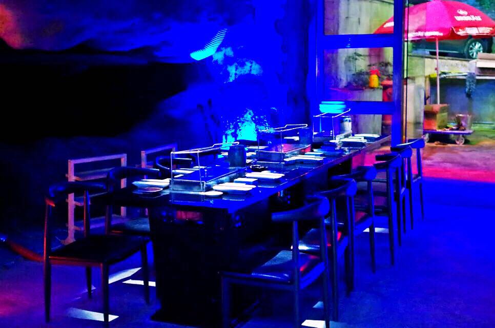 山洞里面吃烤肉,去深山老林烤串的最好地方