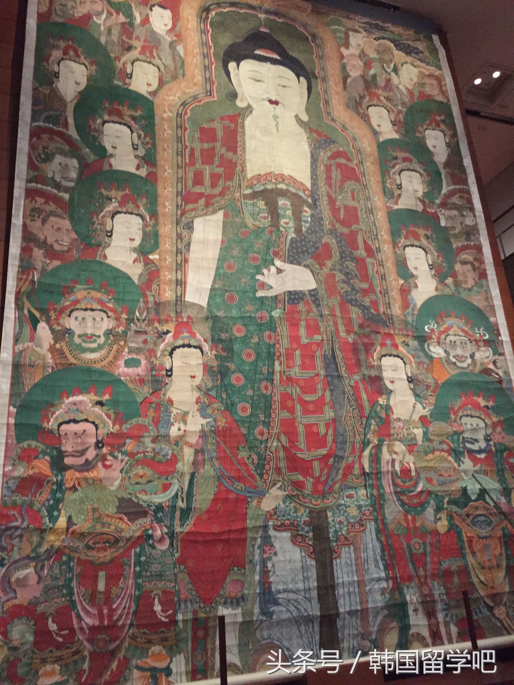 老教授带学生去山洞找文物,韩国教授来到中国博物馆