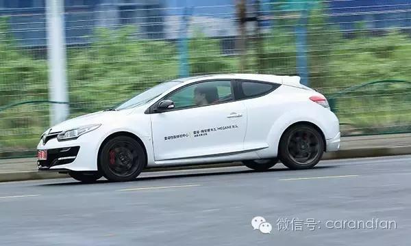 雷诺梅甘娜混合动力版谍照,雷诺新梅甘娜rstrophyr再创新纪录