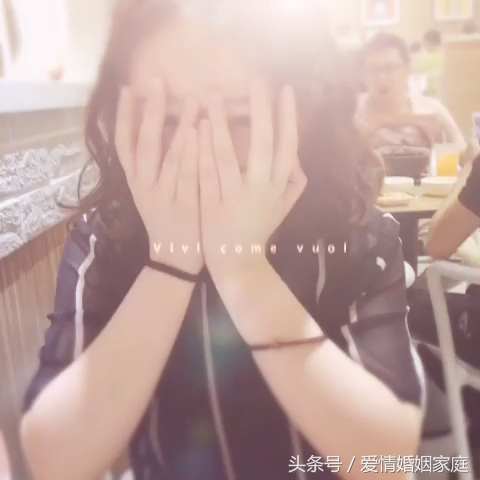 朋友来暖房席间俩小孩从屋里抖出一样东西，羞得我和老公无地自容