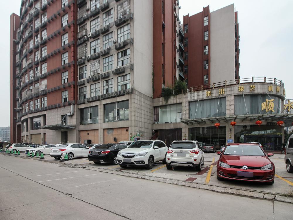 距地铁站1公里的房,地铁旁小户型房子地铁口