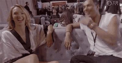 上帝の光|穿衣服对她是种浪费,生的孩子叫腰精的后裔