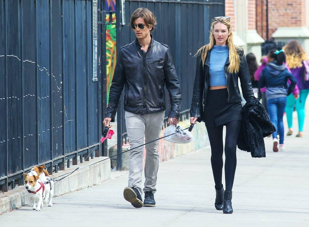 上帝の光|穿衣服对她是种浪费,生的孩子叫腰精的后裔