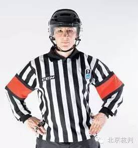 手势裁判,冰球比赛进球裁判手势