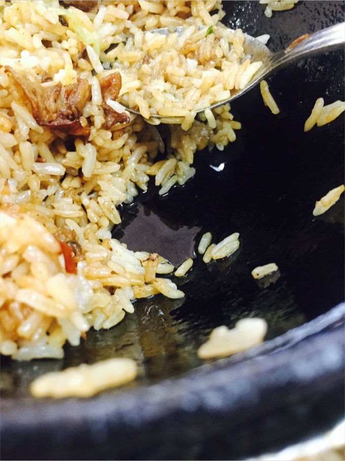 横向食评丨一场关于煲仔饭的厮杀