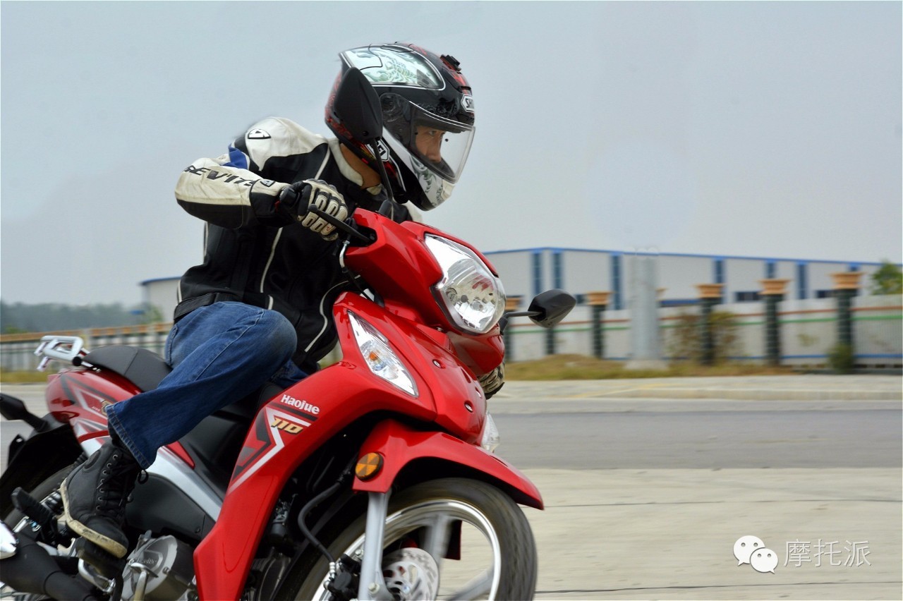 豪爵uh110和威武110s,豪爵铃木uh110摩托车评测