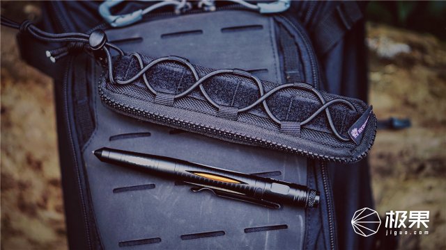 这盒子还没手掌大，里面的工具却比工具箱还全，野外保命全靠它