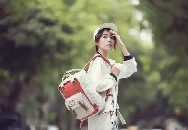 逛大街不想撞包？试试这些小众又时髦的双肩包！