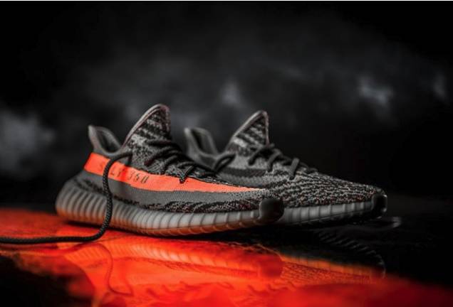 一支YSL就打发了女票,那一双NIKEMag呢?