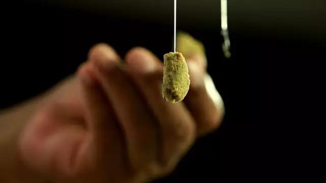 钓鱼搓饵和拉饵有啥区别,冬天钓鱼拉饵和搓饵哪个好