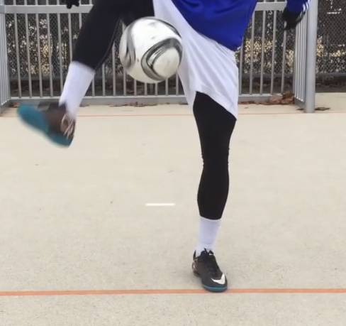 足球脚下花式控球训练,足球花式动作大赏